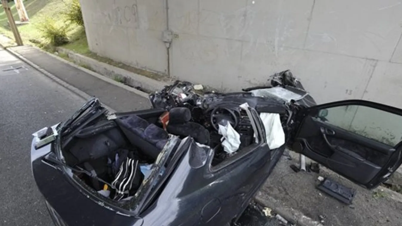 Szörnyű baleset: három autó és egy busz rohant egymásba Budapesten