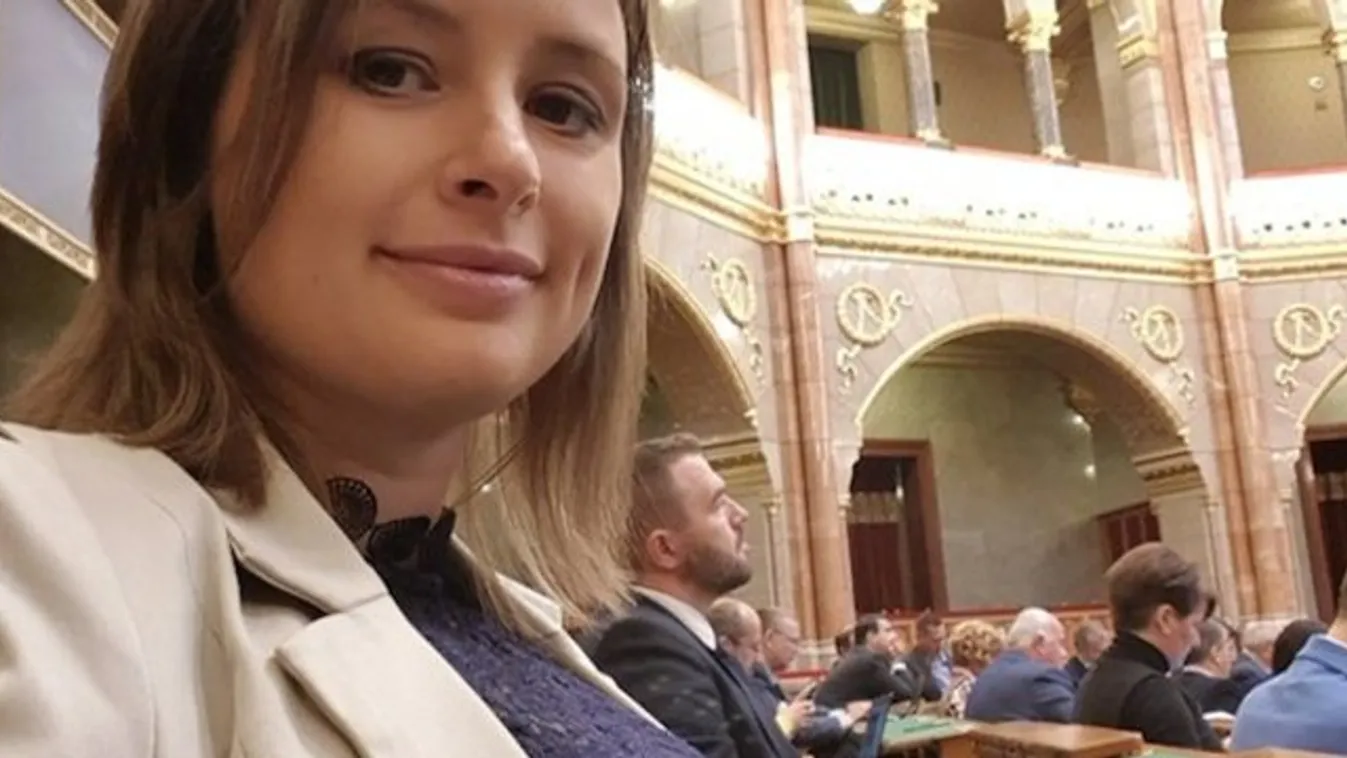 Negyedik gyerekével mindenórás Dúró Dóra