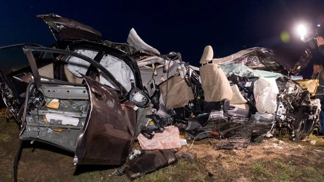Négyen meghaltak egy balesetben a 81-es úton Mezőörs közelében – fotók