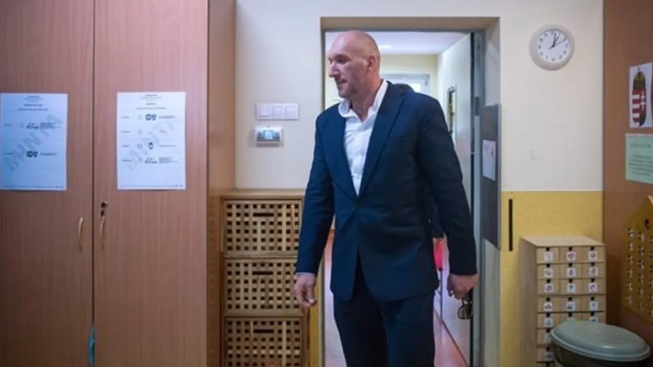Önkormányzat 2019 - Berki Krisztián, főpolgármester-jelöt is elment szavazni - képek