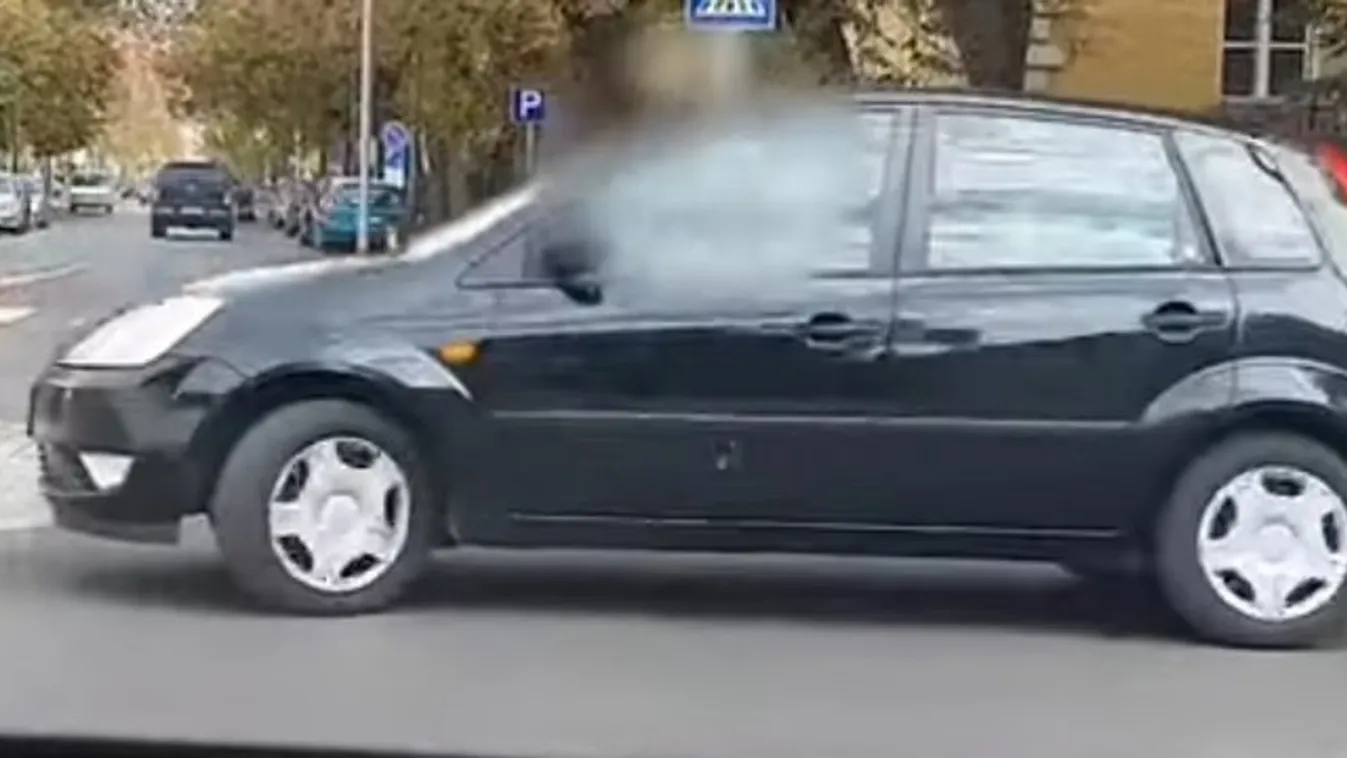 Őrület - rossz irányban ment a körforgalomba az autós