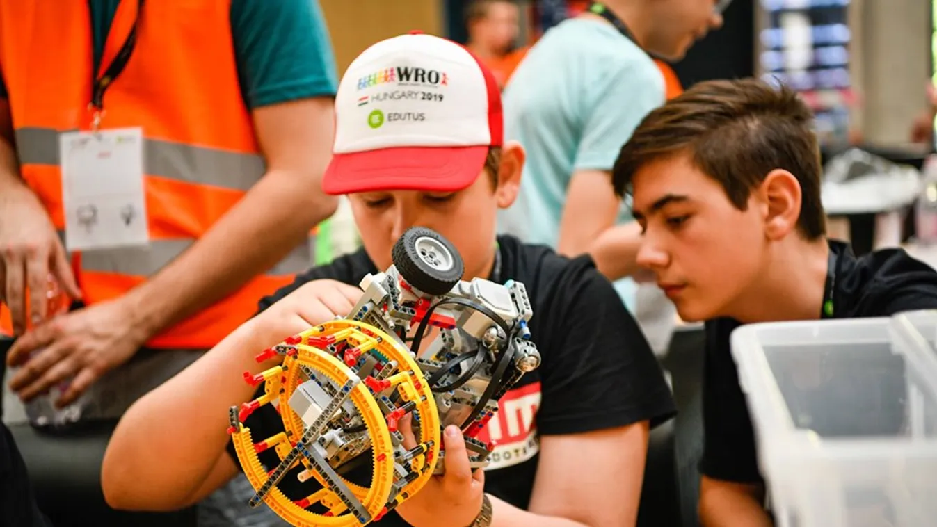 Robotépítési versenyben mérkőzhetnek meg kicsik és nagyok
