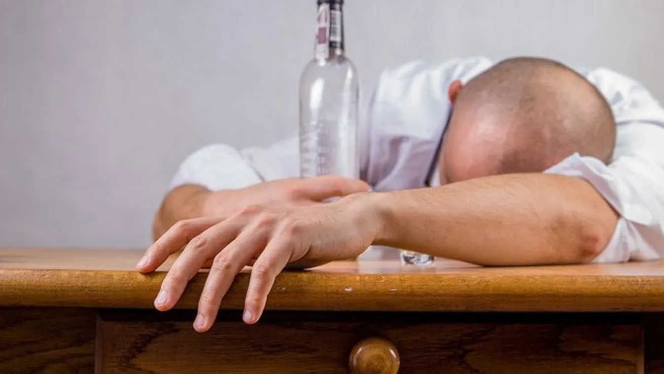 A barátainak hitte őket, de csak leitatták és halálra terrorizálták a részeg fiatalt