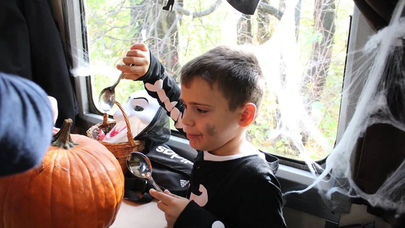 Boszorkányok és varázslók is utaznak a Halloween Expresszen
