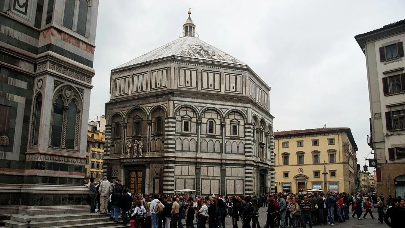 A látogatók szeme láttára restaurálják Michelangelo híres szobrát
