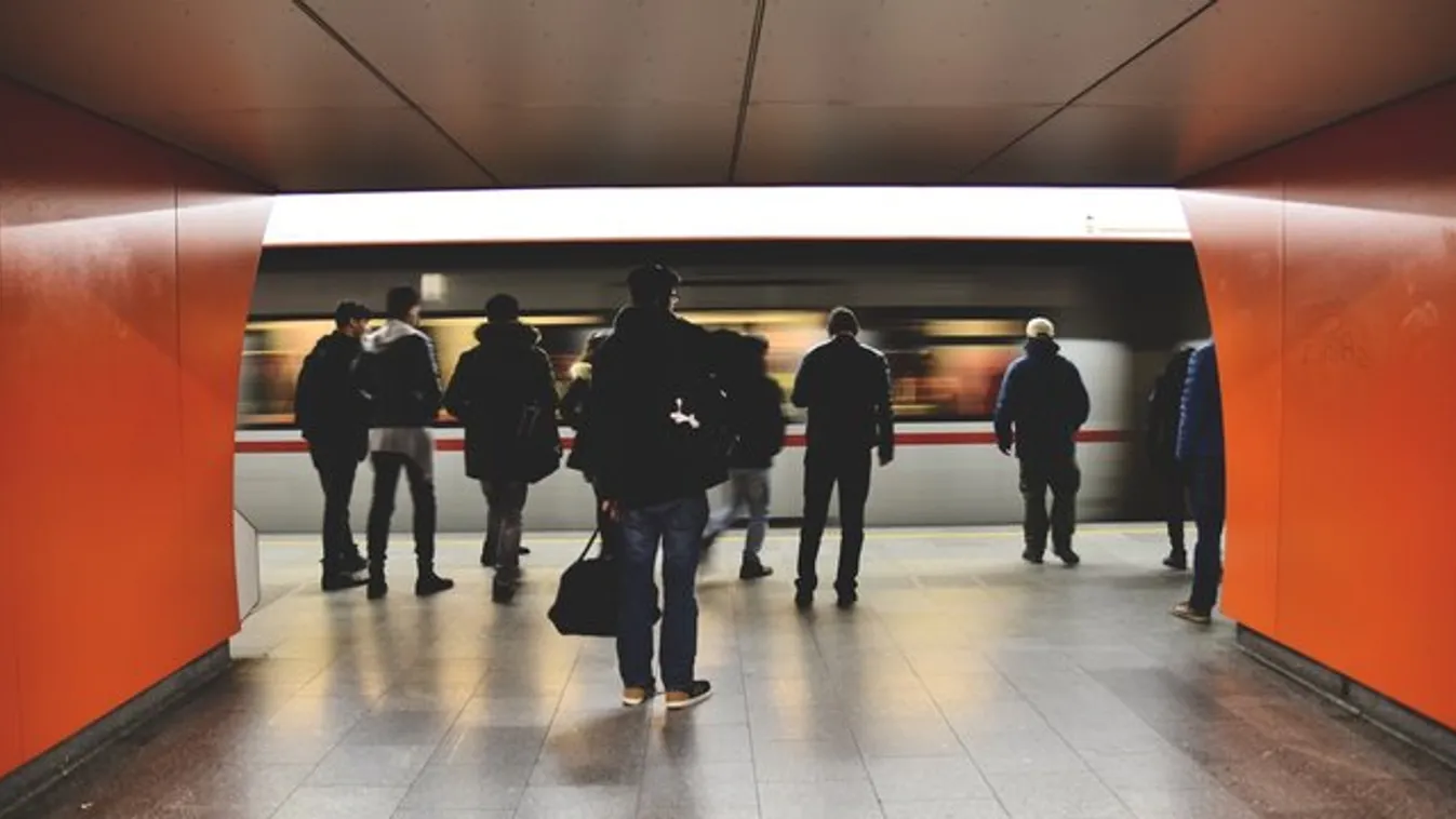 Önt mennyire döbbenti meg? Többen kiakadtak a metró peronján fogat mosó férfin