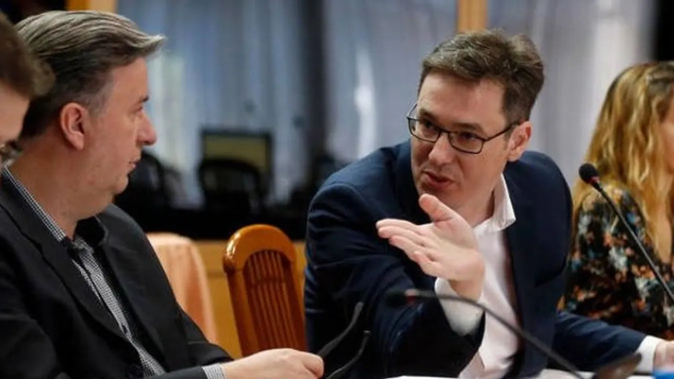 Karácsony: zsákmányt ne akarjon senki! Majd adott helyetteseinek 200 milliót