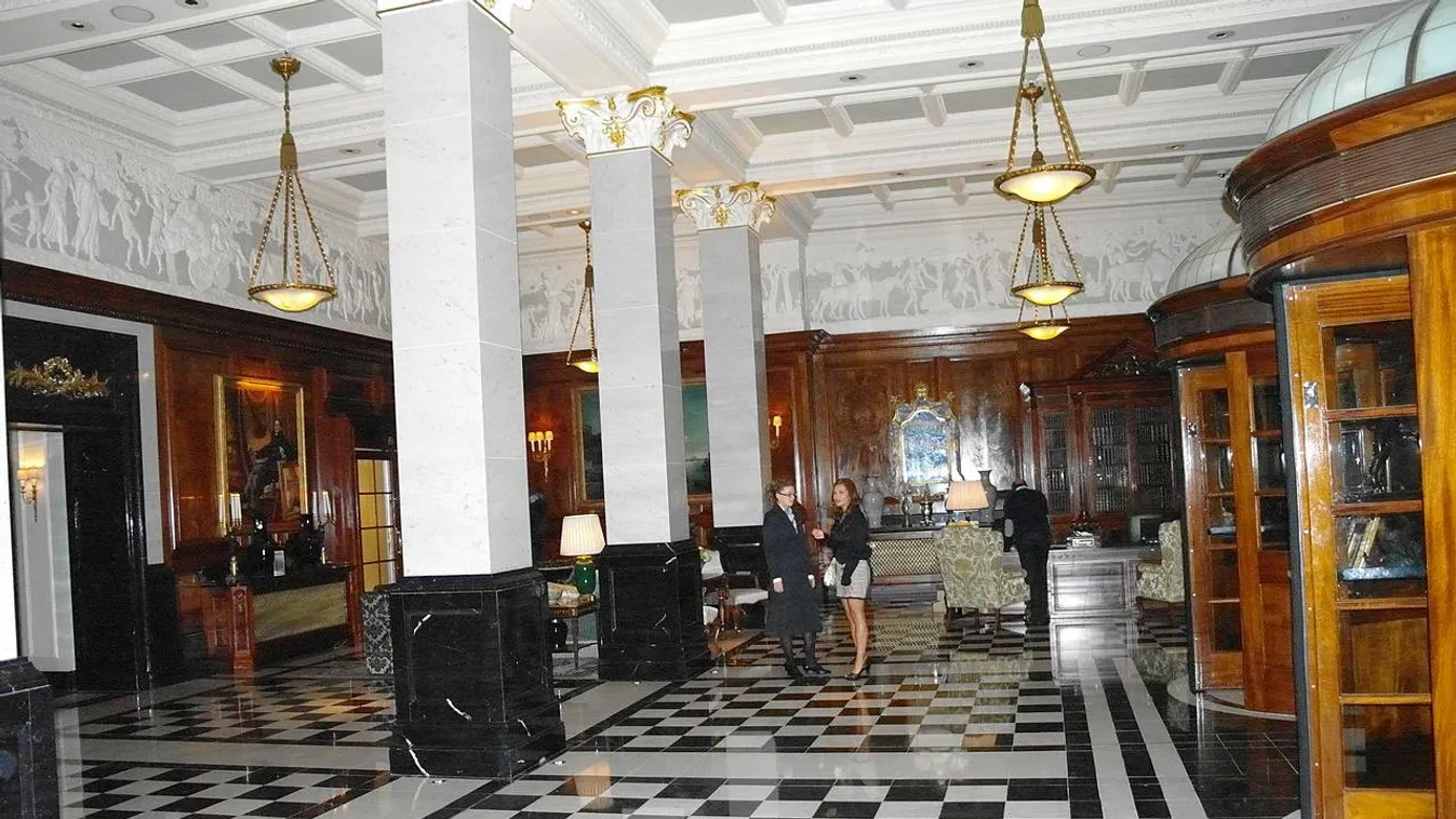Több ezer legóból készíti el a karácsonyi dekorációját ez a hotel