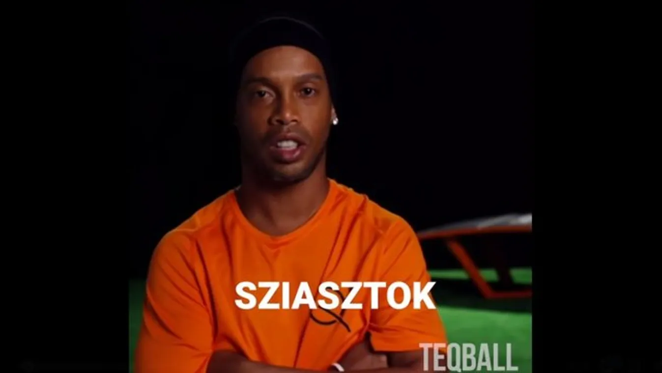 Nézd meg, ahogy Ronaldinho magyarul köszön be