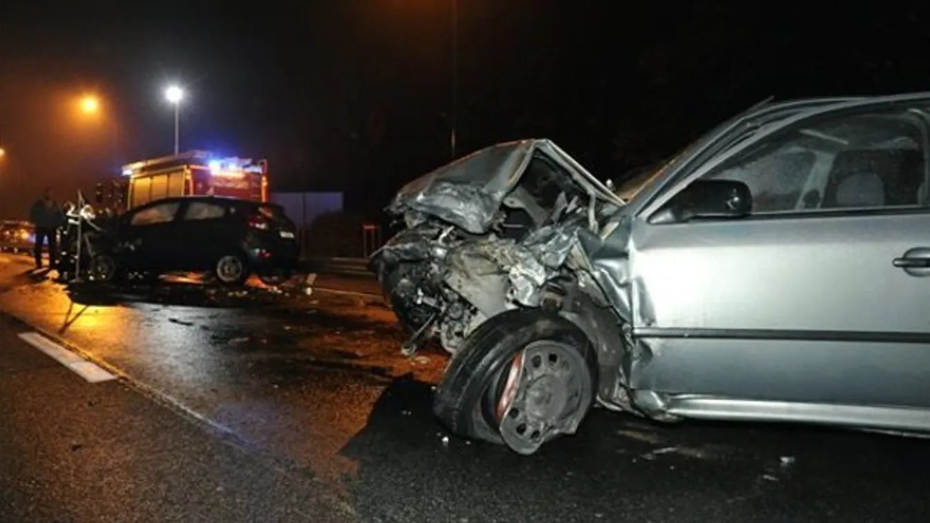 Durva fotók: frontálisan karambolozott két autó a Ferihegyi reptérre vezető úton