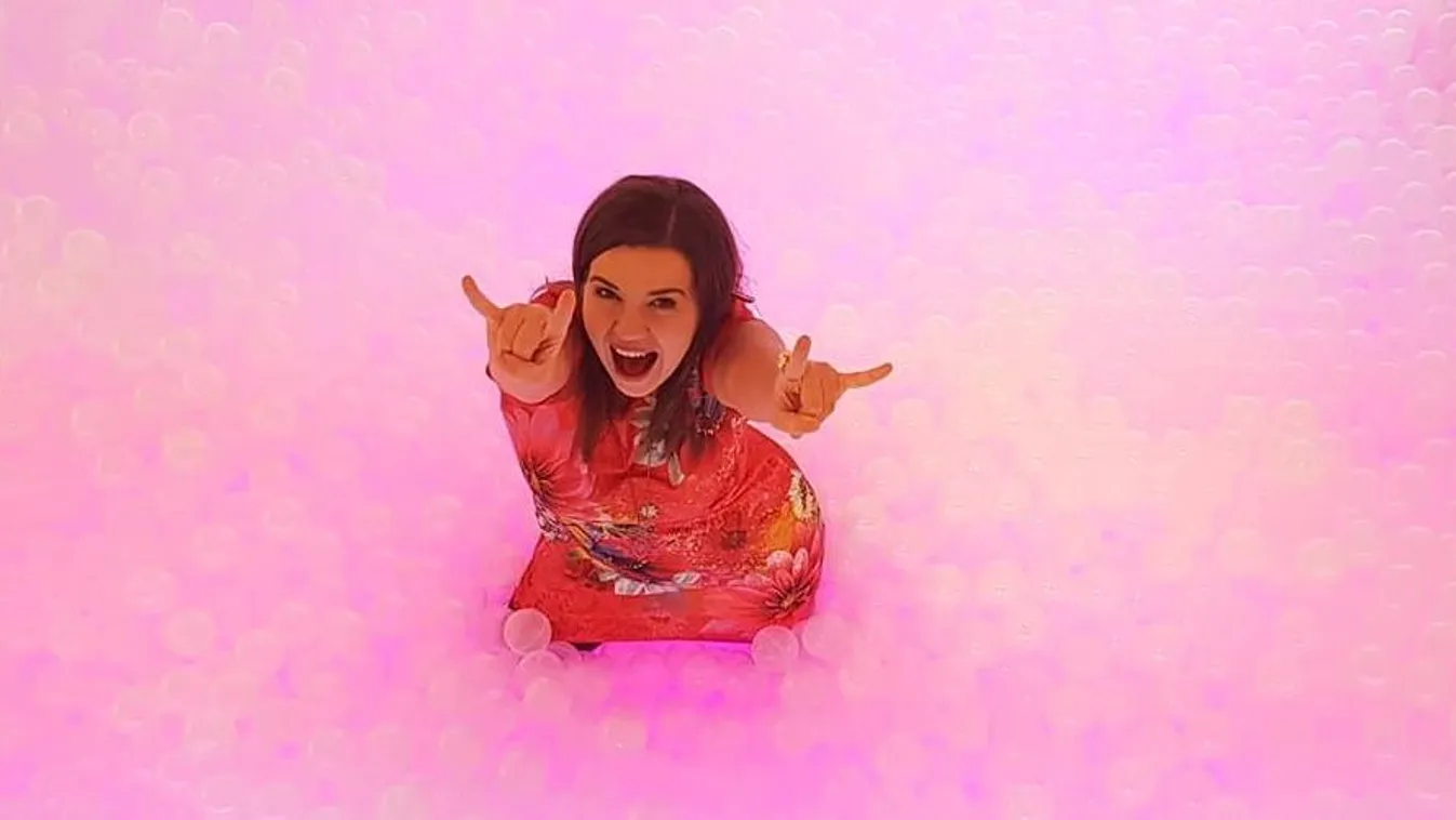 Sütizzünk, koktélozzunk, szelfizzünk! Kipróbáltuk a Bubble Pool bárt is
