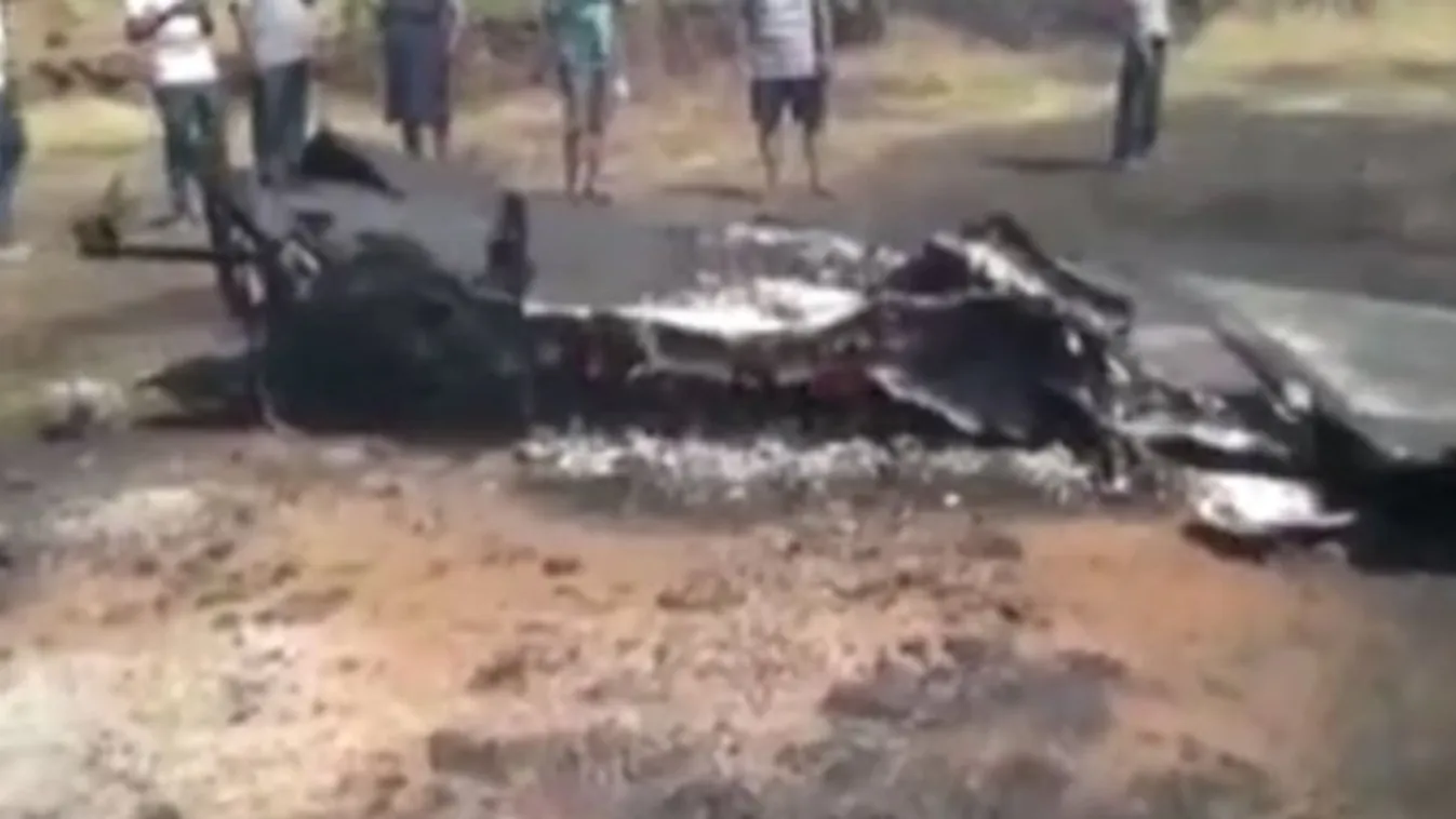Sokkoló felvételeken rögzítették, ahogyan egy vadászgép felrobban a levegőben – videó