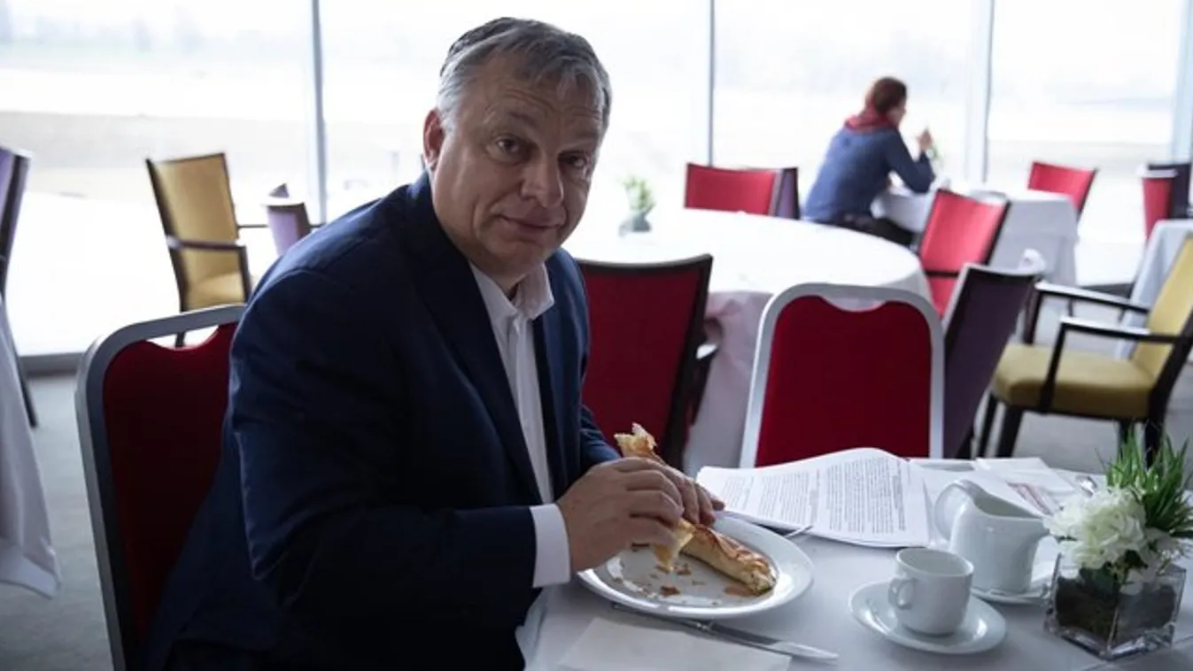 Orbán Viktor burekkel nyitotta a napot Eszéken