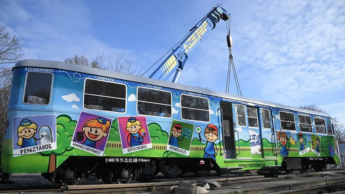 Hamarosan elindul a Gyermekvasút új, vidám személykocsija