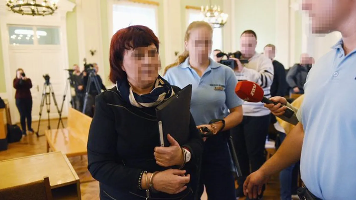 Otthon tölti a karácsonyt Bróker Marcsi