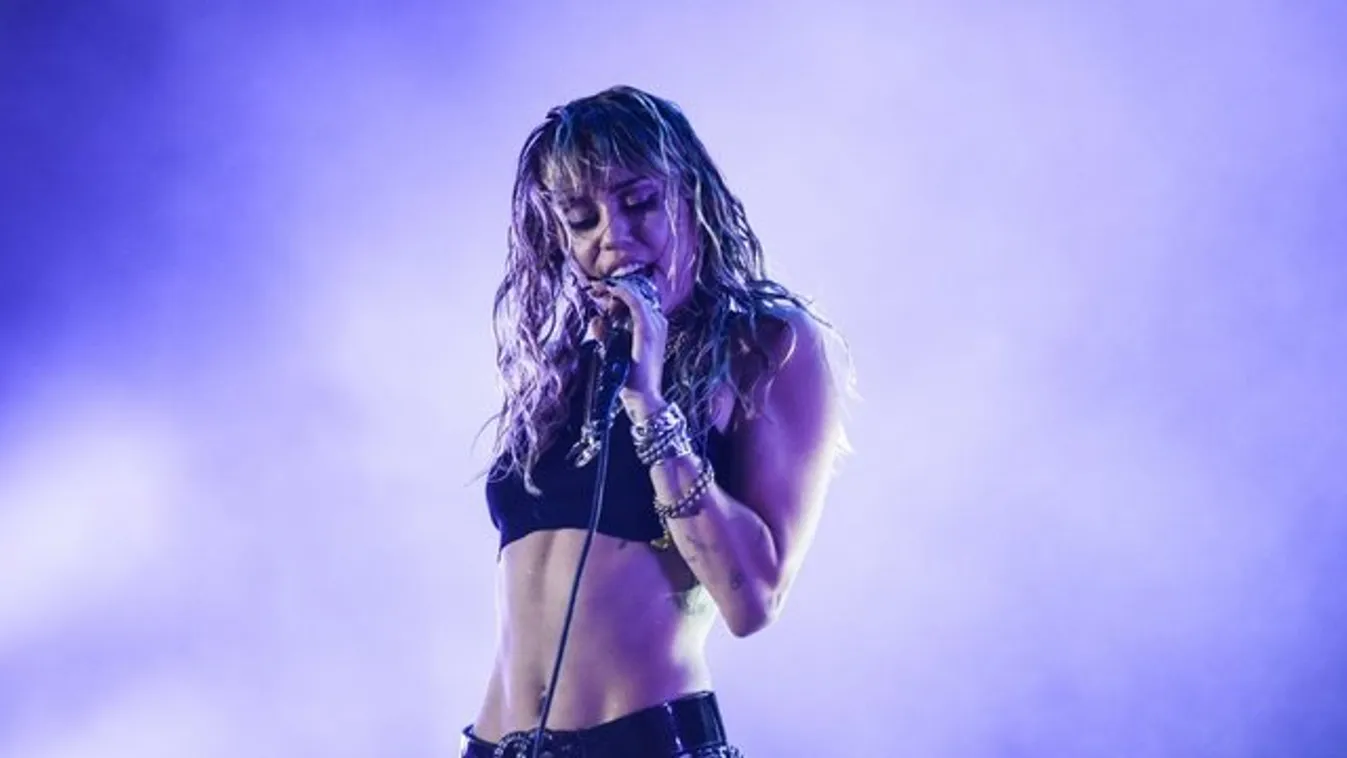 Garantáltan Miley Cyrusé a legfurább karácsonyi üdvözlőszöveg
