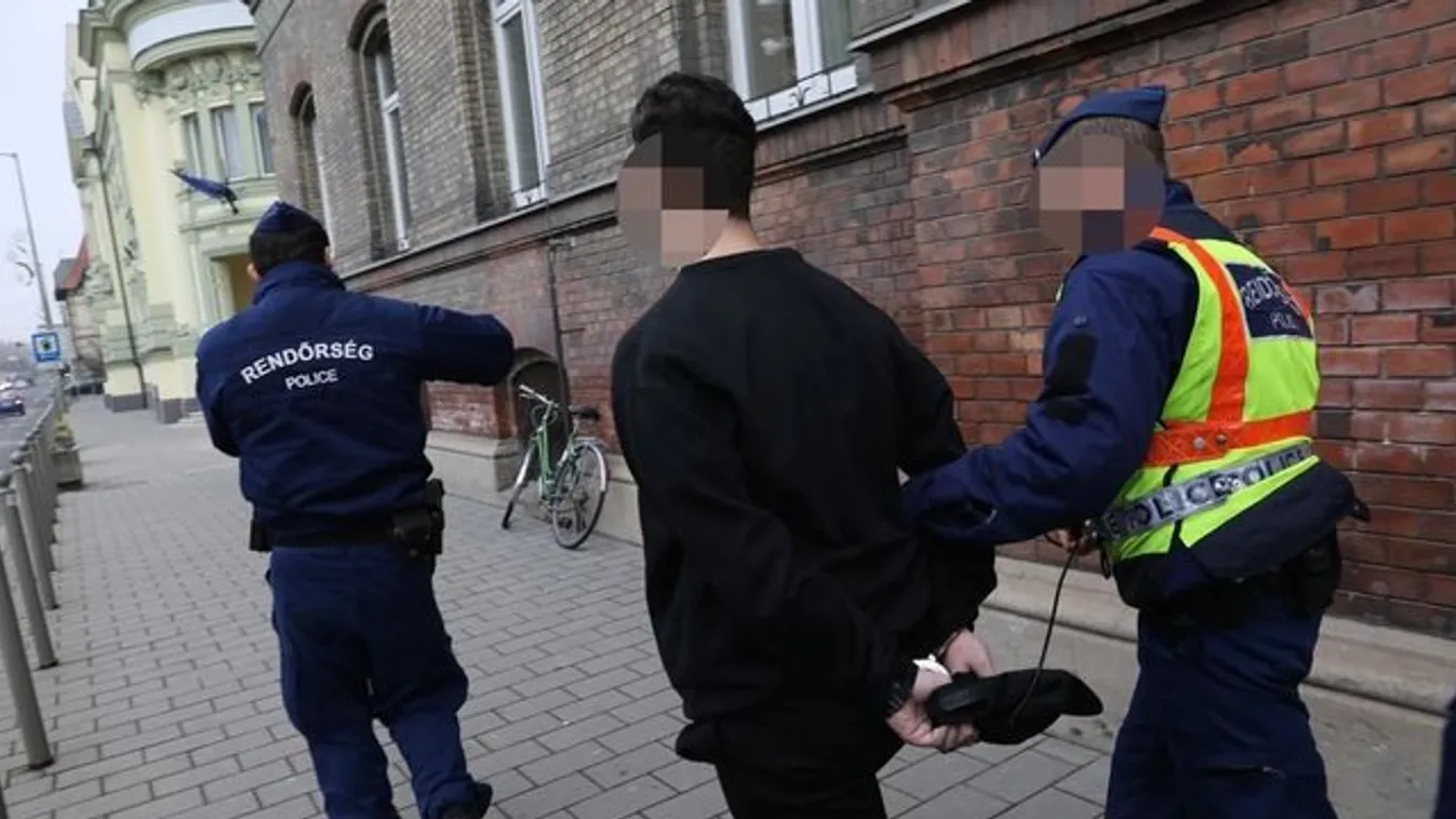 Levélben kér bocsánatot a tanárt megkéselő diák