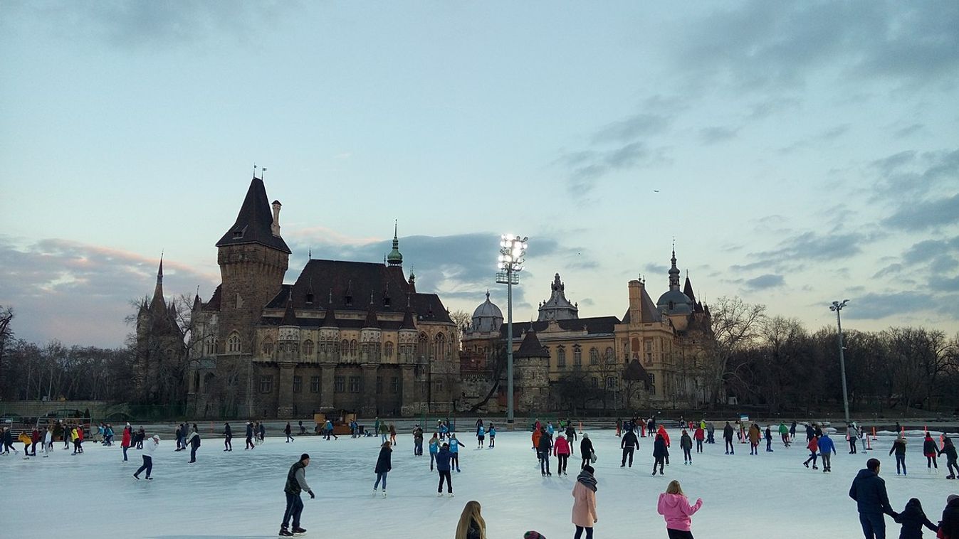 https://cdn.borsonline.hu/2019/12/cv411TnkpRYpPqwnwyympEINO3yKR61HHa4tIBphDJA/fill/1347/758/no/1/aHR0cHM6Ly9jbXNjZG4uYXBwLmNvbnRlbnQucHJpdmF0ZS9jb250ZW50LzBmNTE2OWI2MTc0ZjQ3NGI5NDA4NmZkNDM1MzFiNTZh.jpg