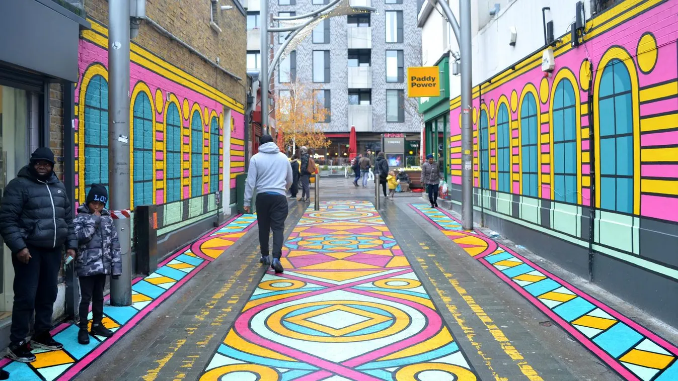 Ez a londoni utca még esőben is felvidítja a helyieket