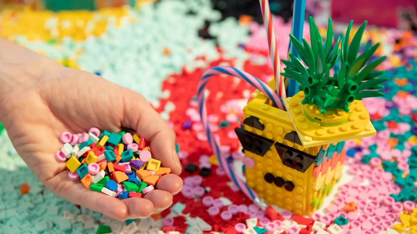 Pop-art stílusban alkotó művész segítségével dobta piacra legújabb termékét a Lego