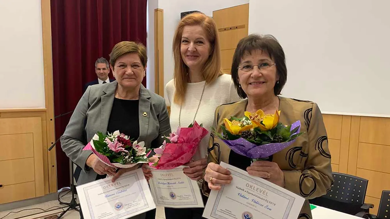 Átadták az idei Védőnők a gyermekáldásért díjat