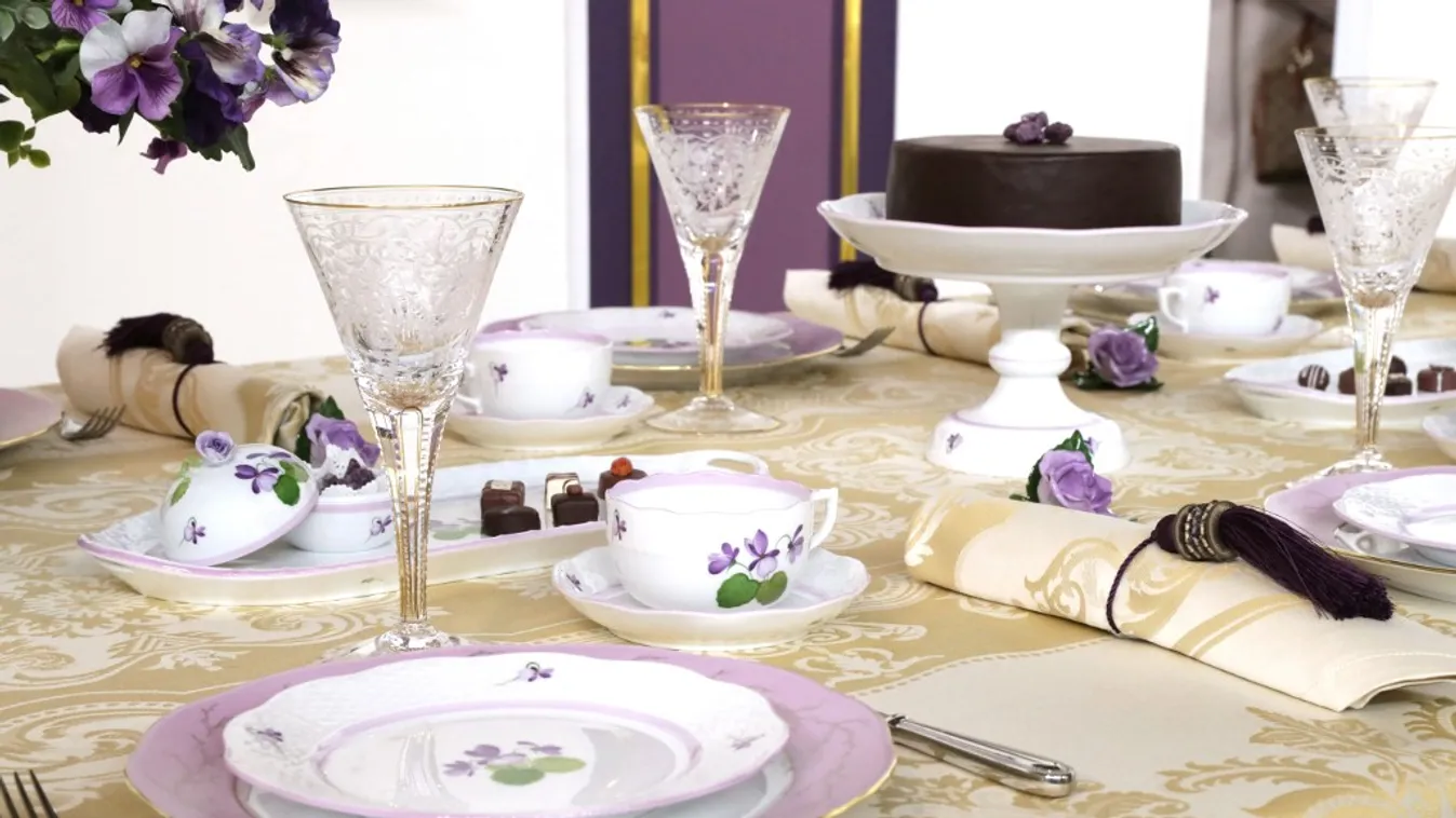 Csaknem négyszáz, egyedi porcelánt láthatnak Győrben
