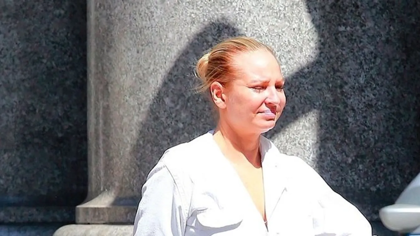 Örökbe fogadott egy kisfiút Sia