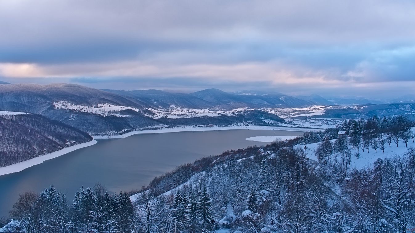 https://cdn.borsonline.hu/2020/01/bIh5XbNirGI_WXvUylT1TovptM3nZdPPwiNuCW6PKyc/fill/1347/758/no/1/aHR0cHM6Ly9jbXNjZG4uYXBwLmNvbnRlbnQucHJpdmF0ZS9jb250ZW50LzFiZmUyY2FiYmE3MjQ0OWRhYWU1MGY3NmM1OGViZmJm.jpg