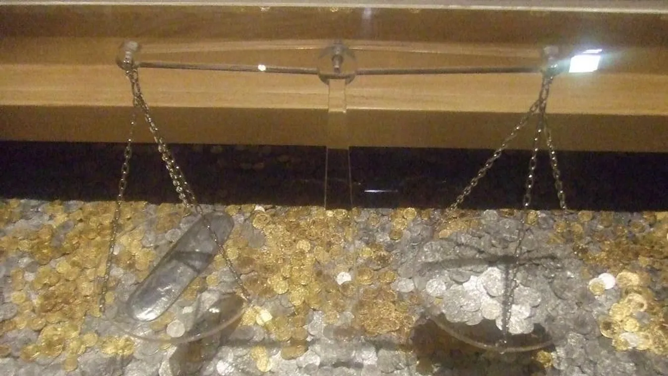 Különös találkozás: II. Erzsébet királynő és a Queen egy érmén