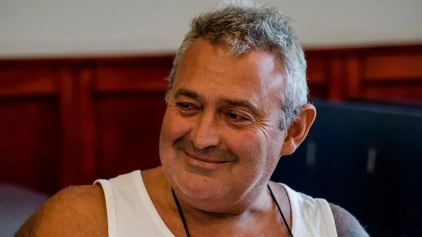 Teljes titokban megkezdődött Gesztesi Károly temetése