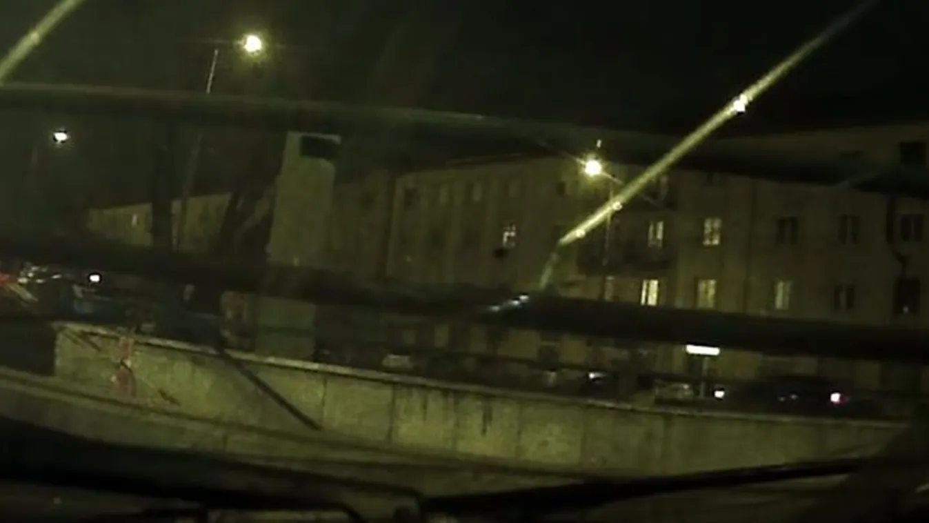 A saját balesetének videójával hívja fel a figyelmet veszélyekre a sofőr – videó
