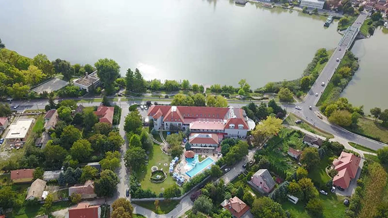 Játsszon, nyerjen és relaxáljon a Ráckevei Duna-ág mellett!