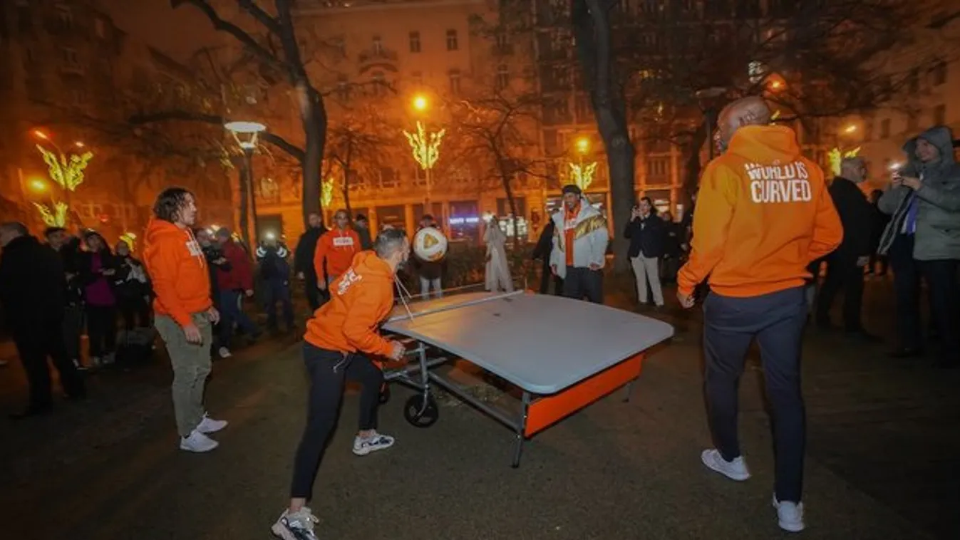 Teqball sztárparádé a Hősök terétől a Budai Várnegyedig