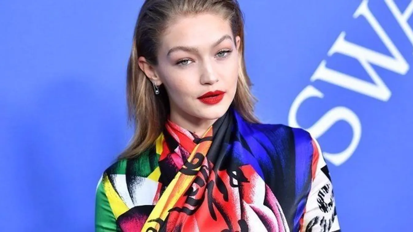 Félmeztelen Gigi Hadid egy 2020-as naptárban