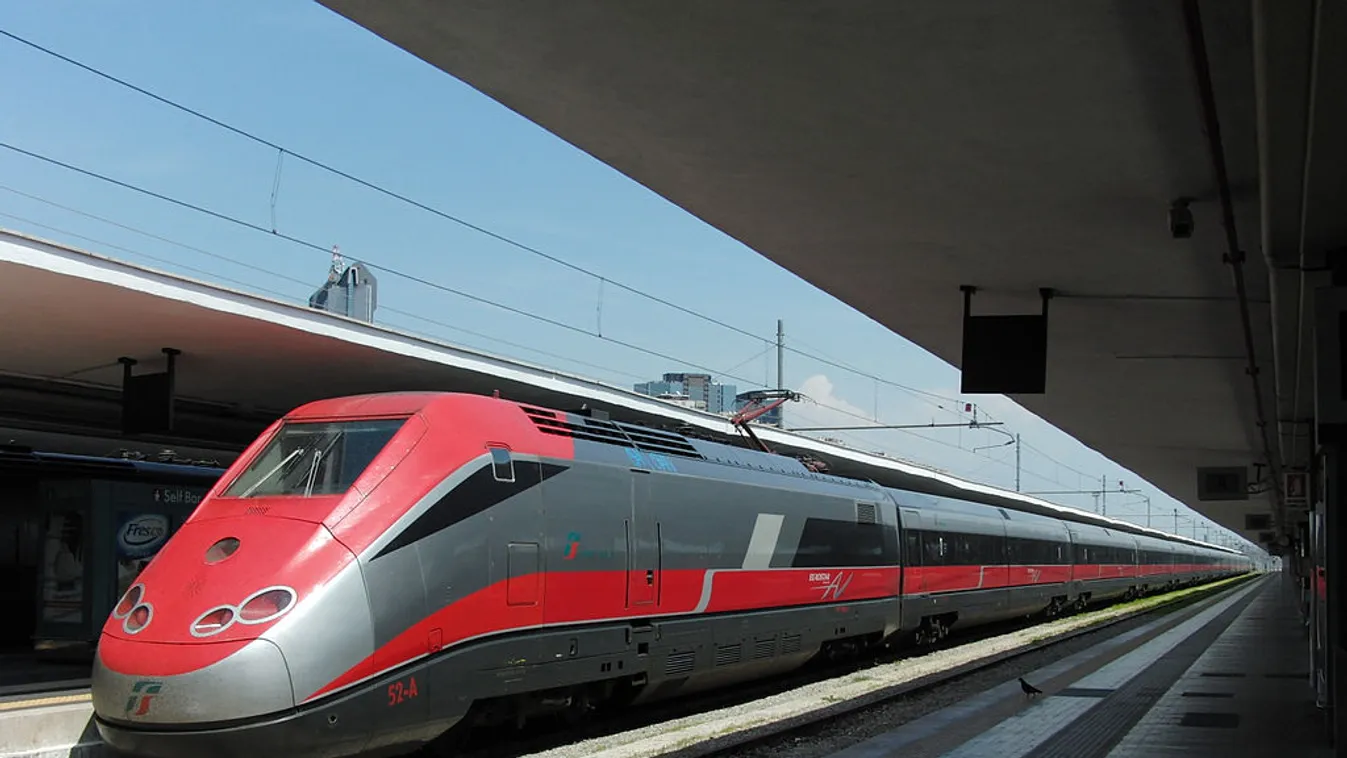 Kisiklott egy expresszvonat Milánónál, többen meghaltak