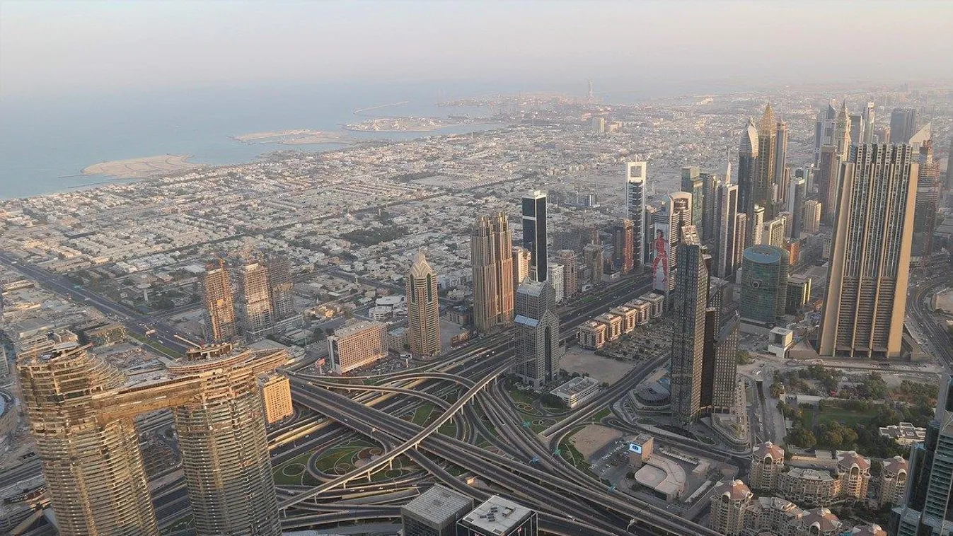 Spa az égben, egy dubaji felhőkarcoló tetején