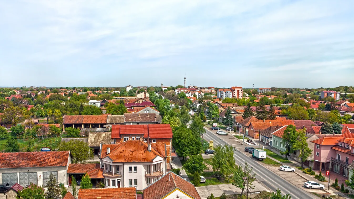 Magyar nyelvű feliratokkal vonzzák a magyar turistákat a szerb városba