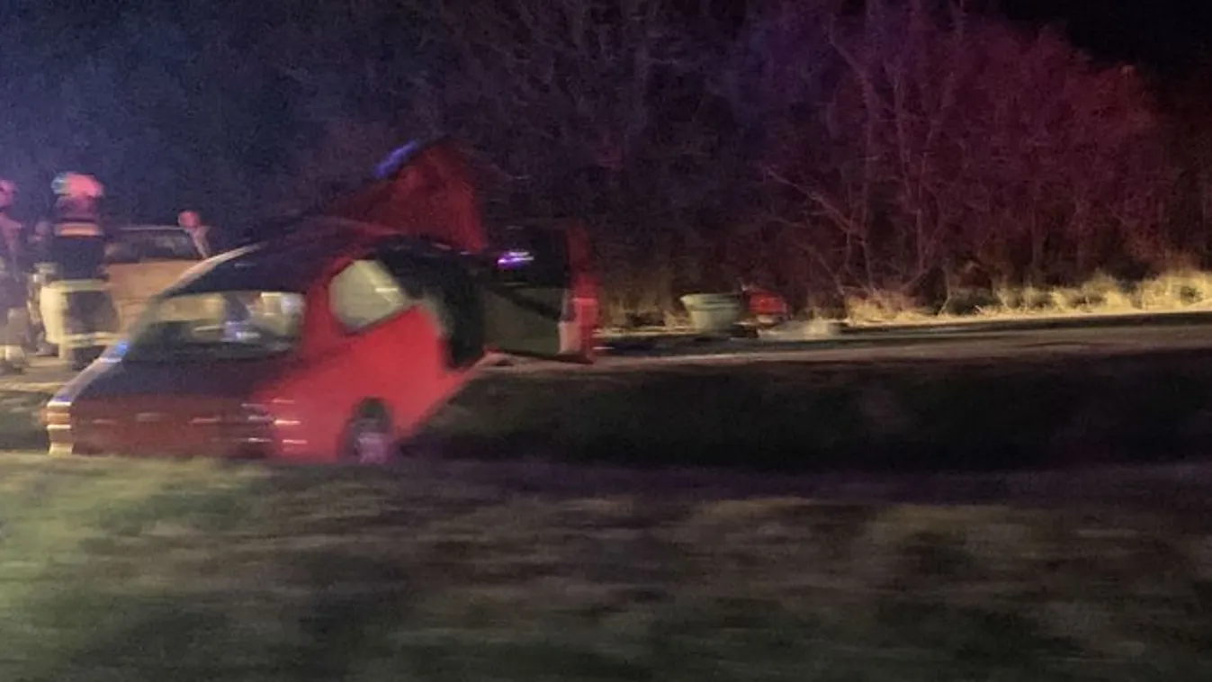 Összeütközött három autó a 10-es főúton