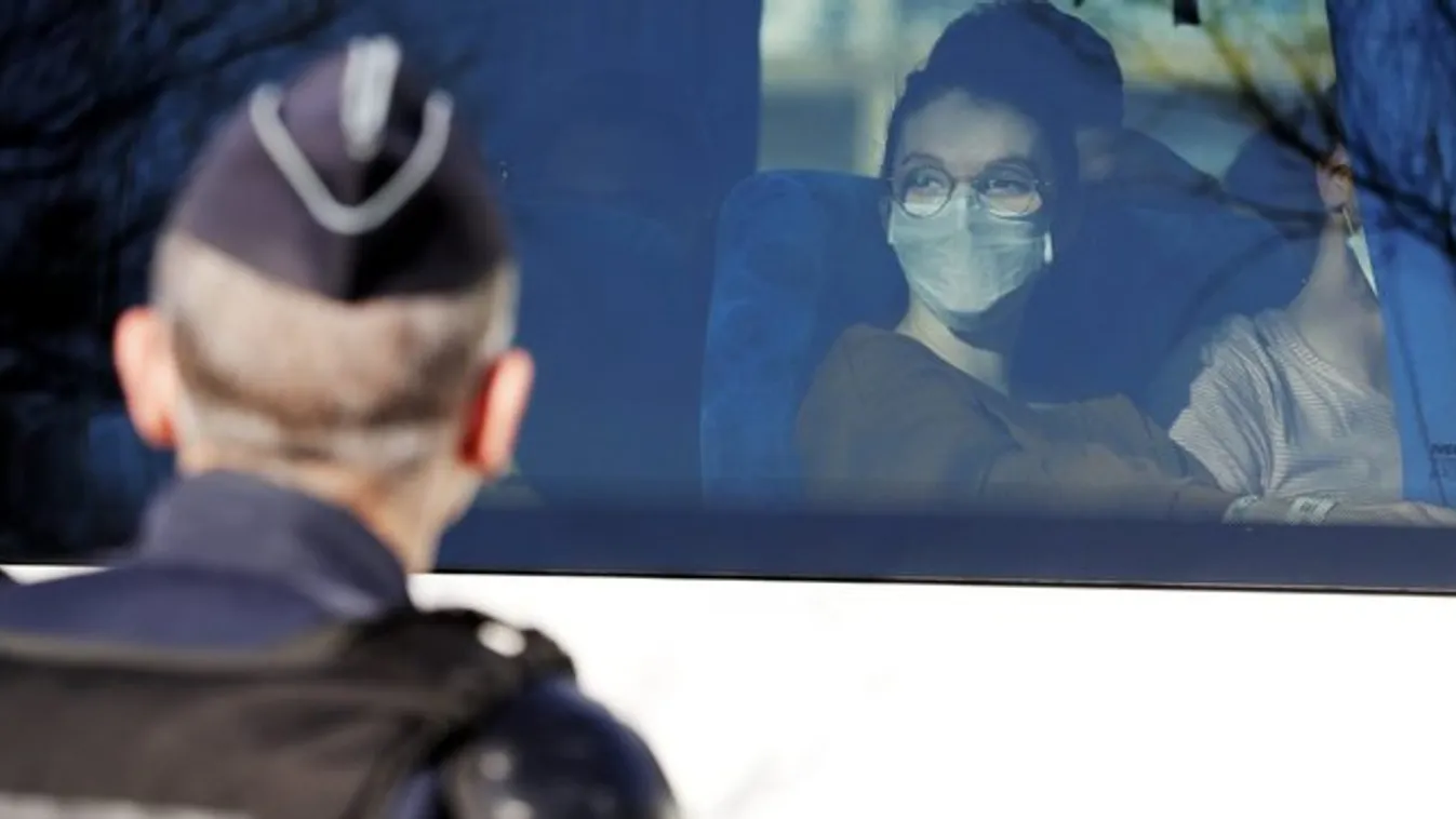 Koronavírus: Megérkeztek Franciaországba, és tünetmentesek a Vuhanból elhozott magyarok