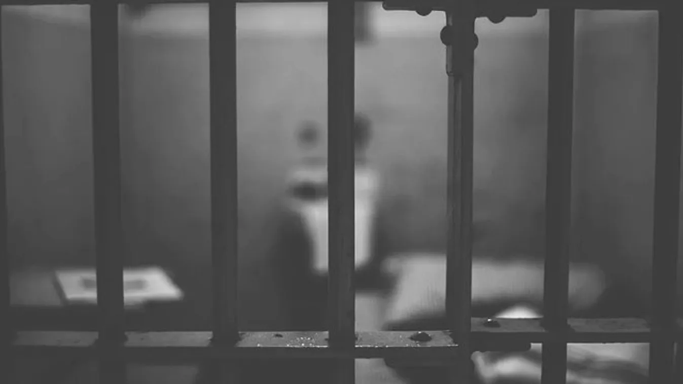 Felfüggesztették a börtönzsúfoltsági kártalanítások kifizetését