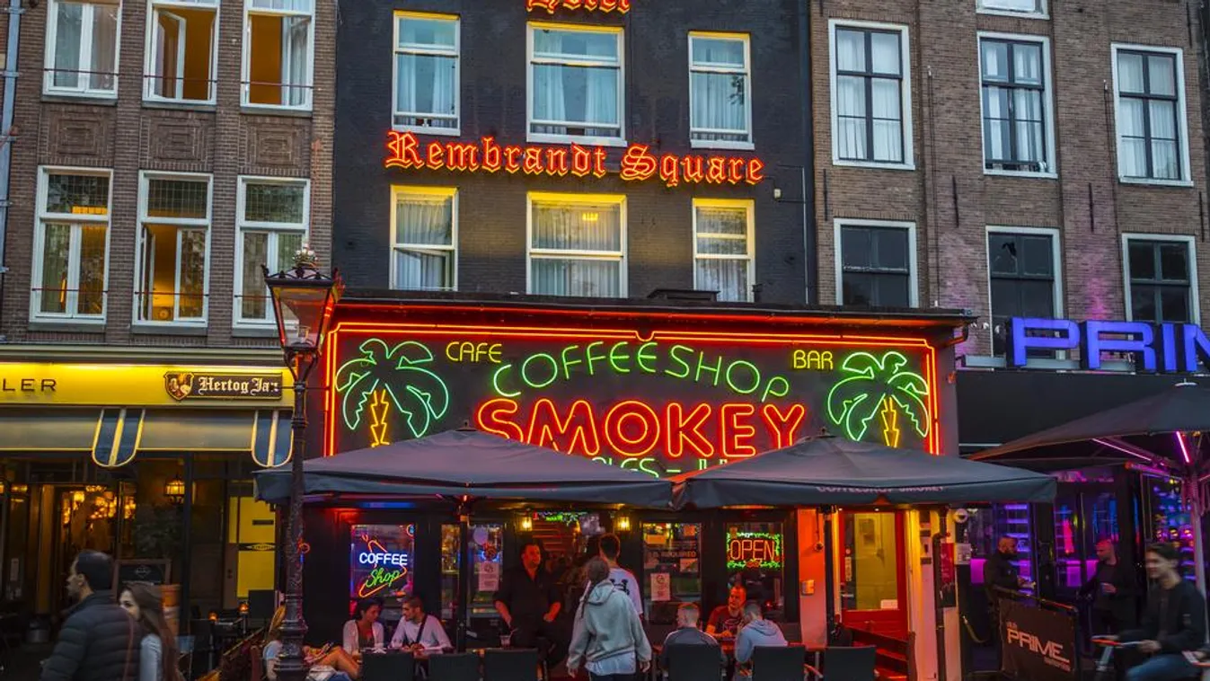 Amszterdam fontolóra veszi, hogy megtiltja a kannabisz vásárlását a turistáknak
