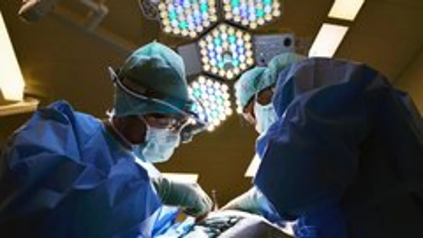 Ez hogy történhetett? Nyolc orvos is benézte a diagnózist – daganat helyett megfázásra gyanakodtak a 9 hónapos kislánynál