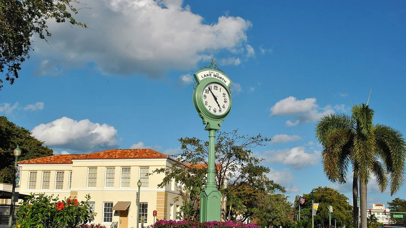 Plüss-szafarival szórakoztatják a gyerekeket a floridaiak