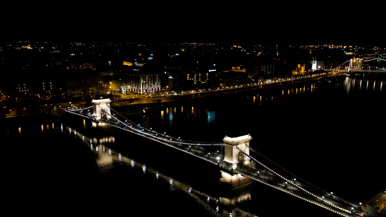 Budapest üres szállodák ablakain keresztül üzen a világnak