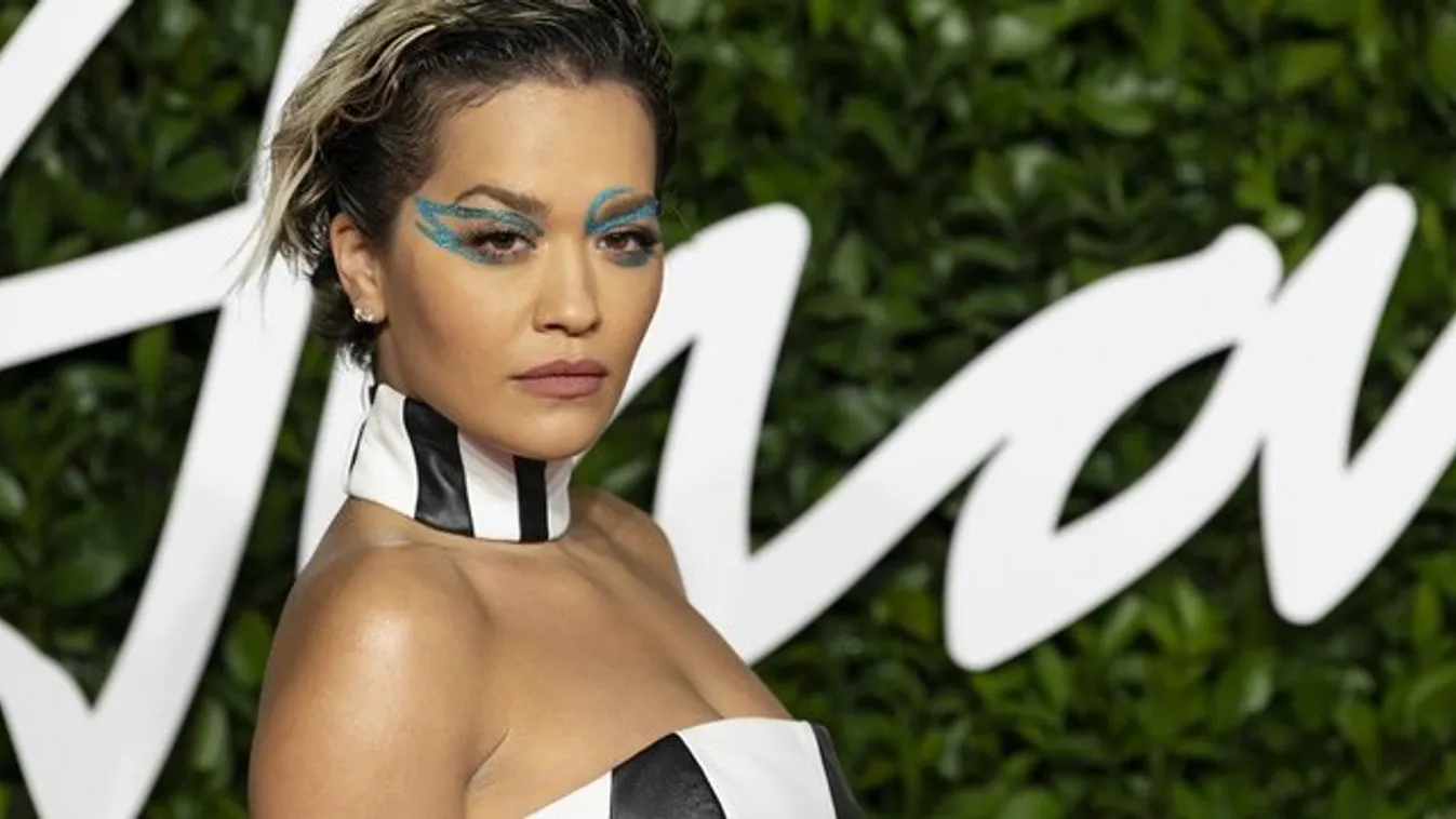 Szexi fotókkal jelzi Rita Ora: valami nagy dologra készül