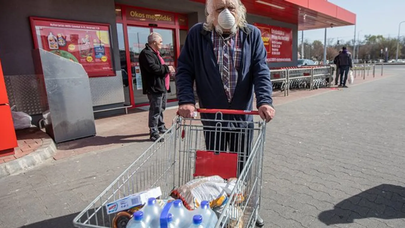 Megértik a rendeletet, mégis utcára mennek
