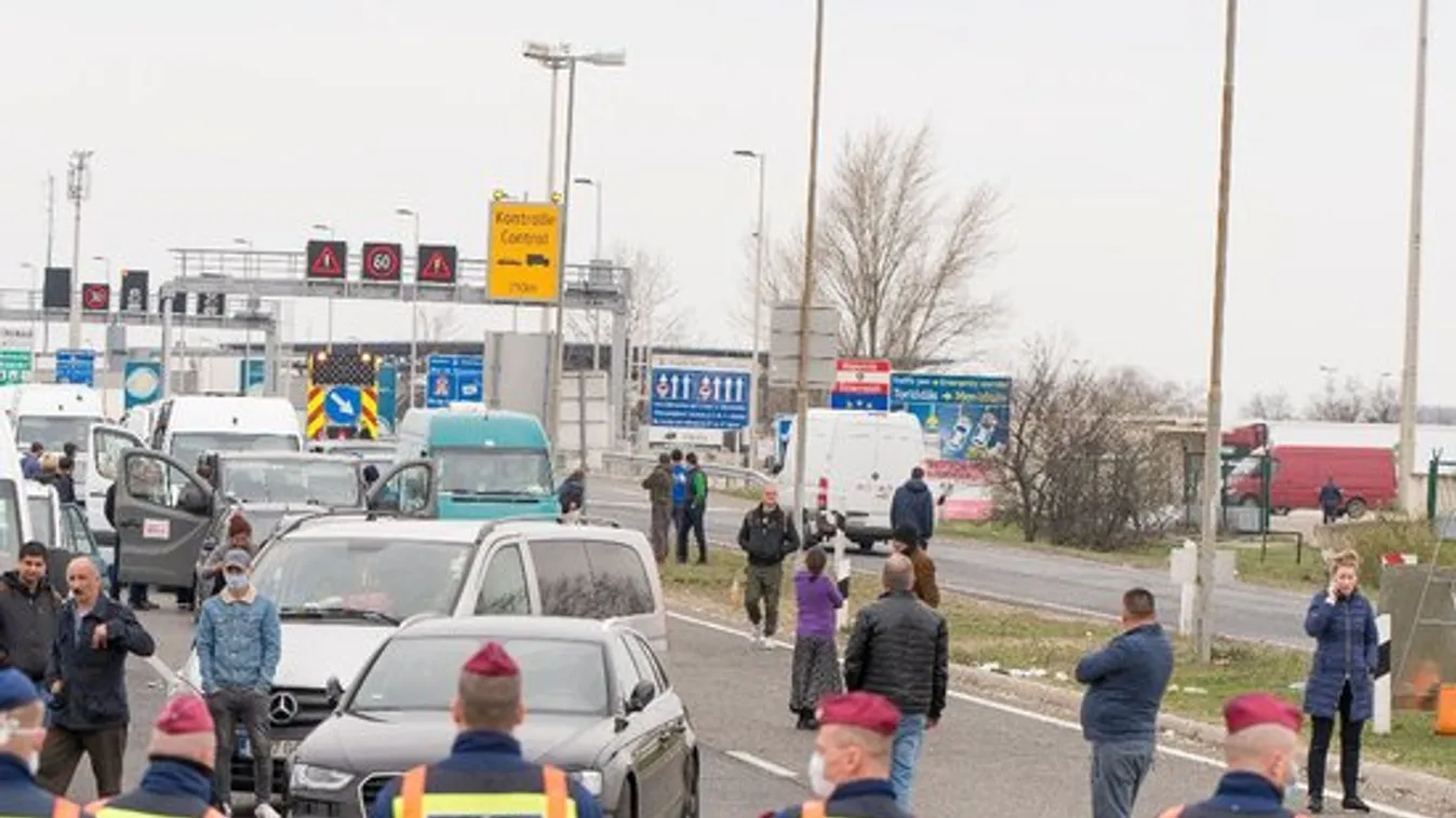 Húsz kilométeres torlódás alakult ki Hegyeshalomnál