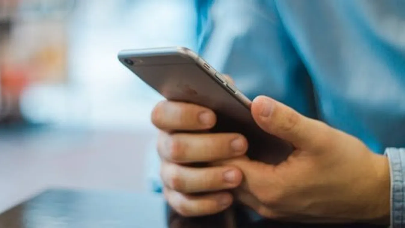Oroszországban mobiltelefonok segítségével fogják nyomon követni a fertőzötteket