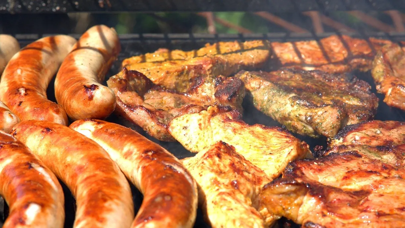 Házi készítésű kolbászok tekeregnek ezen a fesztiválon
