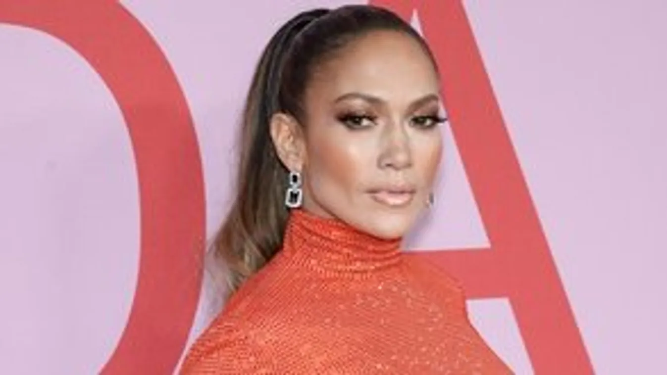 Lehet Jennifer Lopez csupasz lábainál jobb cipőreklámot csinálni? Nem hinnénk – fotó